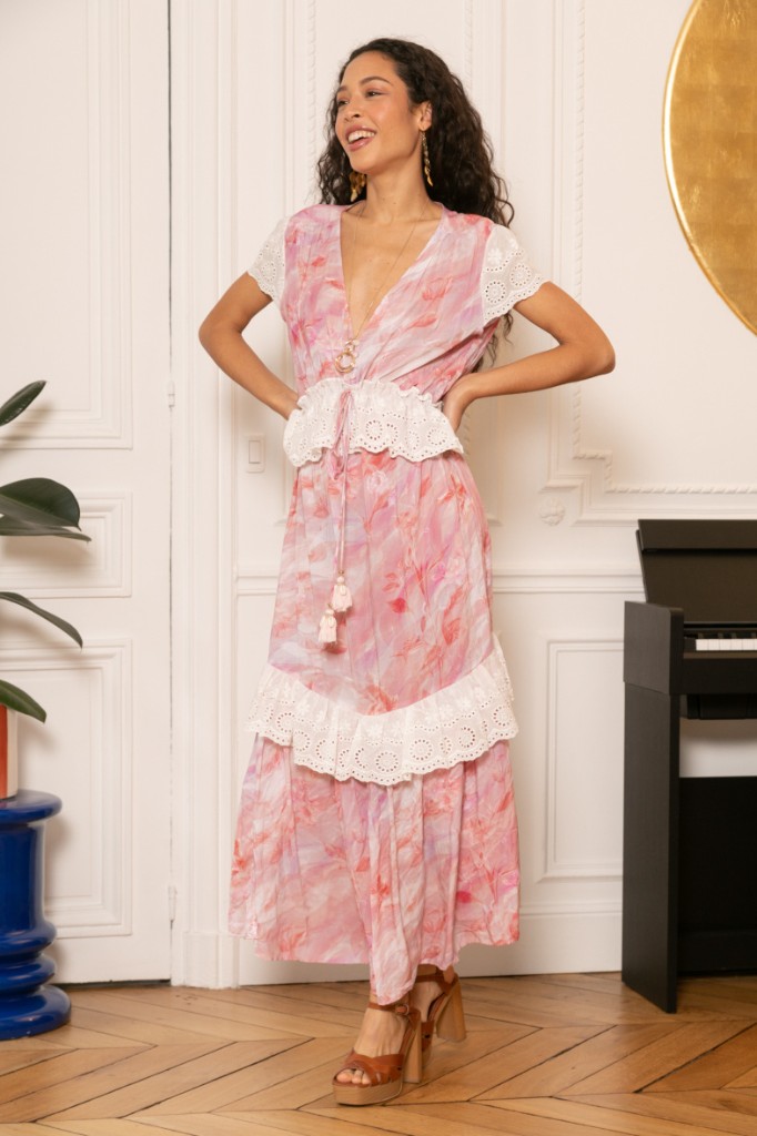 Vestido largo estampado con manga corta y escote en V de encaje calado