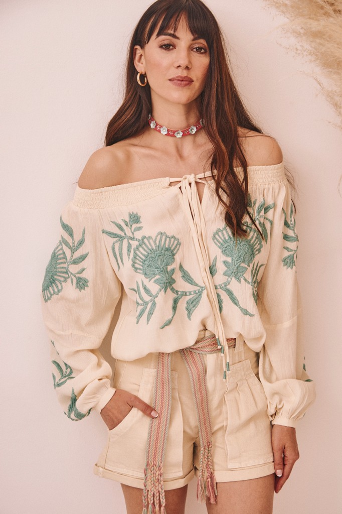 BLUSA FLORES BORDADAS